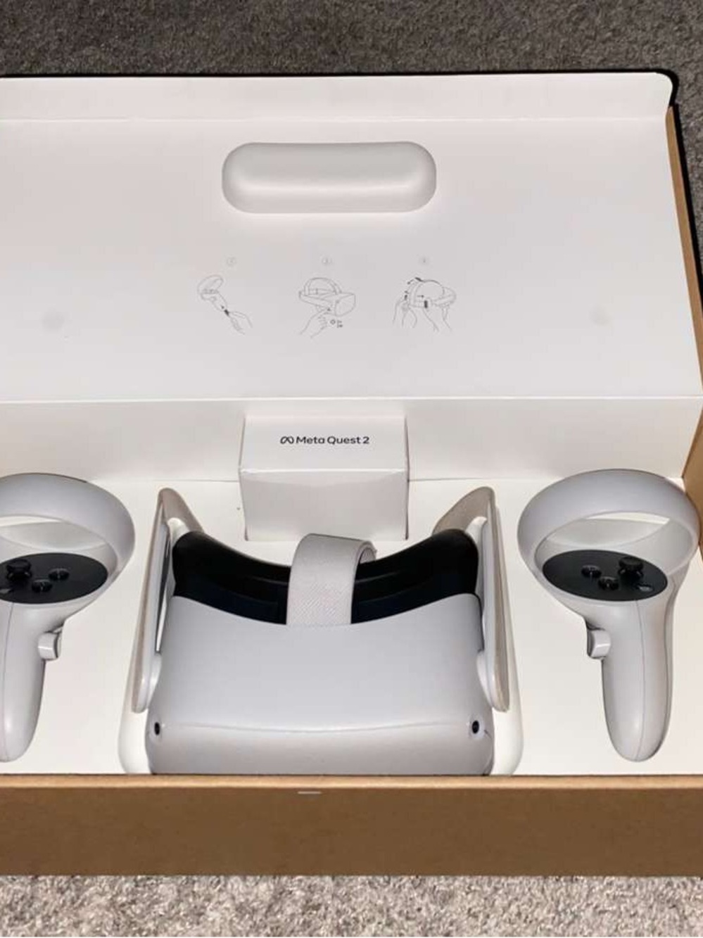 Quest 2 Standalone VR Headset with Controllers - White